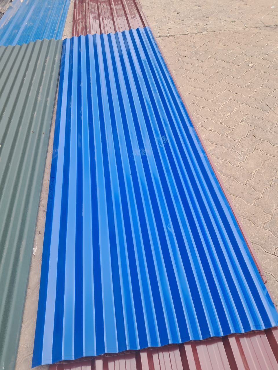 Corrugated (V-Crimp) Blue glossy finish — photo 7