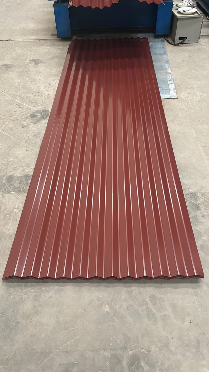 Corrugated (V-Crimp) Brick Red glossy finish — photo 8
