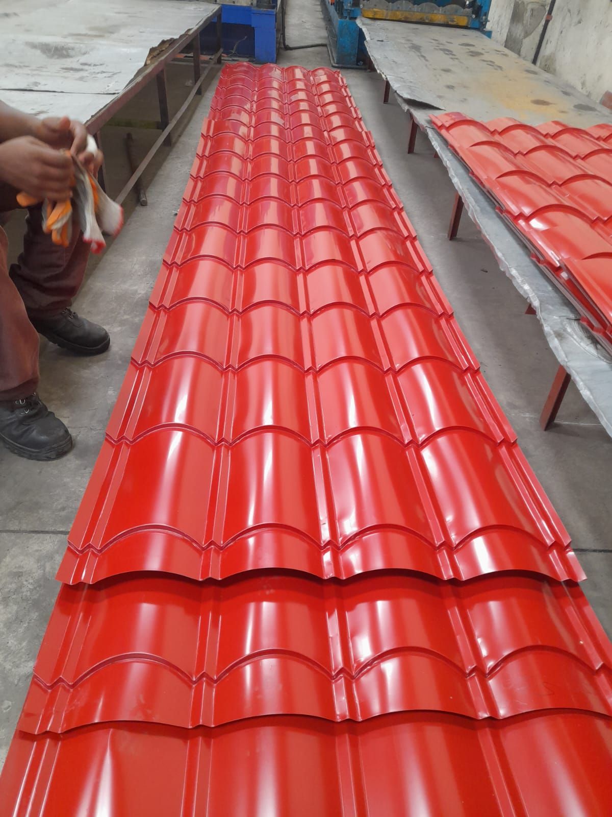 B-Tile Maasai Red glossy finish — photo 2